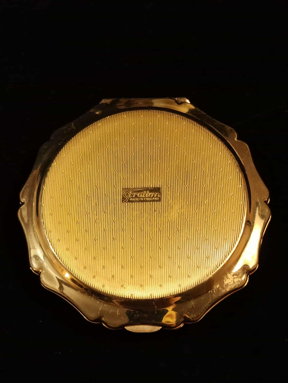 Vintage STRATTON England Powder Compact Mirror Black Floral Enamel Gold Tone - Picture 2 of 14